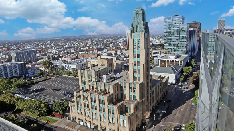 51ݶ aerial view of Bullocks Wilshire building and Los Angeles city skyline